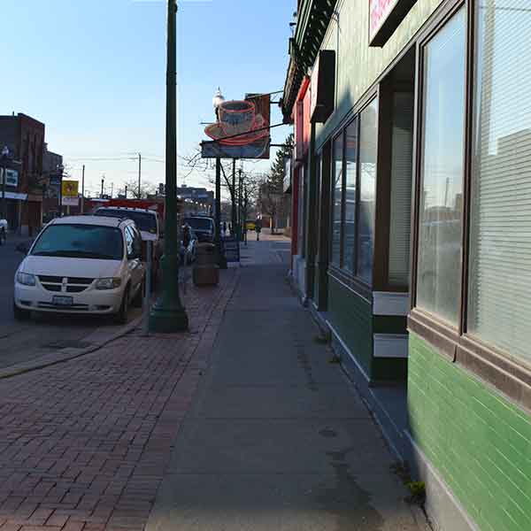 image of Queen Street outside Erie's coffee shop